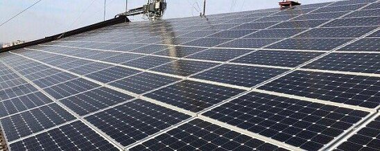 У Івано-Франківську на даху будинку споруджують потужну сонячну електростанцію